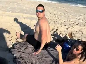 Moment 9-month pregnant woman catches her husband with side chic on the beach