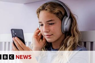 Australia bans Social media for citizens under 16