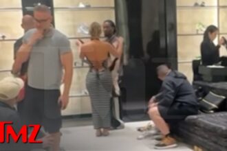 Offset spotted shopping with a new lady in Dubai