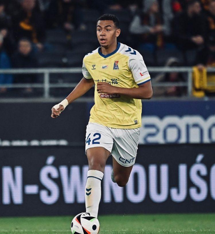 Man United, Benfica set to hijack Chelsea’s record move for Nigerian talent