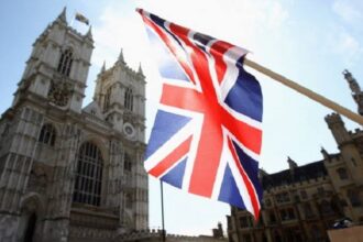 Panic grips UK-based Nigerians as govt scraps over 100 skilled jobs