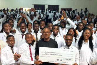 Peter Obi donates N15m to UNN dentistry college after alleged licence withdrawal [PHOTOS]