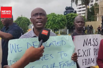 Serving personnel biting fingers that fed them – Protesting retired police officer laments [VIDEO]