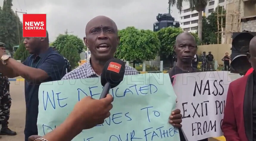 Serving personnel biting fingers that fed them – Protesting retired police officer laments [VIDEO]