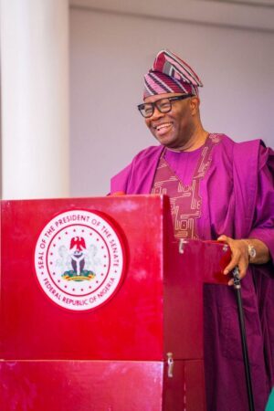 UPDATE- Buhari never embezzled public funds—- Akpabio  ‎
