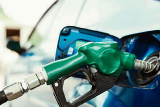 Again, Nigerian filling stations reduce fuel prices to woo buyers