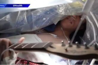 Doctors Stunned As Man Plays Guitar While Having Brain Surgery