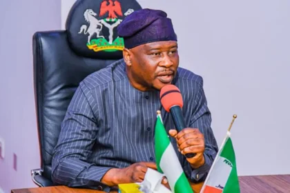 Governor Fintiri signs bill establishing new Adamawa State seal