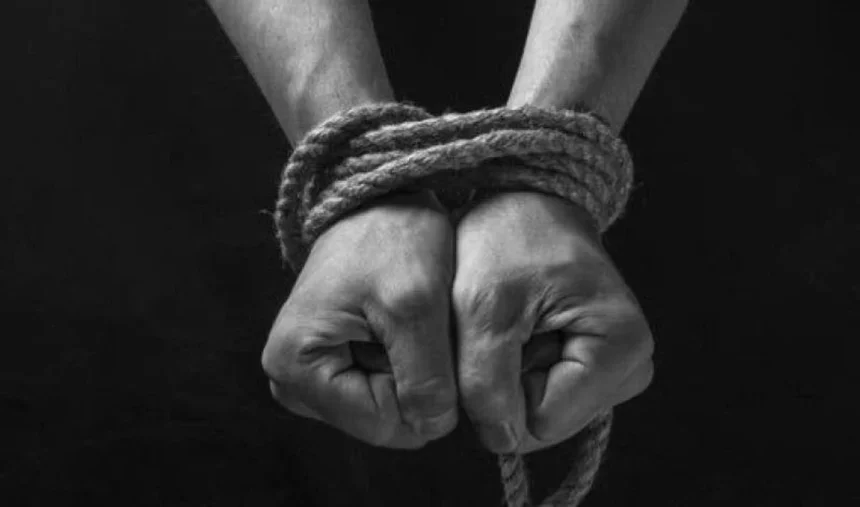 Lady fakes own kidnap with boyfriend, collects N3m ransom from parents