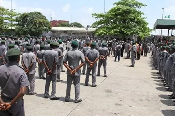 Manufacturers fume as Nigerian govt reintroduces 4% FOB fee on imports