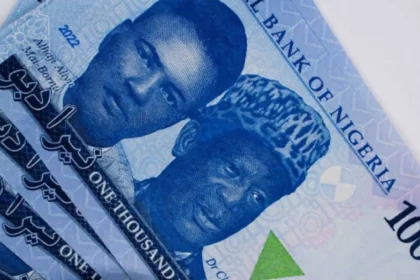 Naira begins week with depreciation
