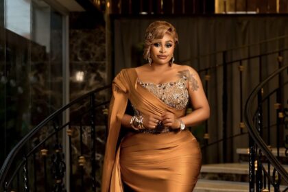 Sarah Martins marks birthday in glam look