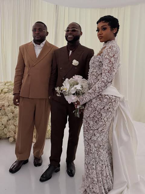 Ubi Franklin clears air on ‘stolen watch’ rumour at Davido & Chioma’s wedding, singer reacts