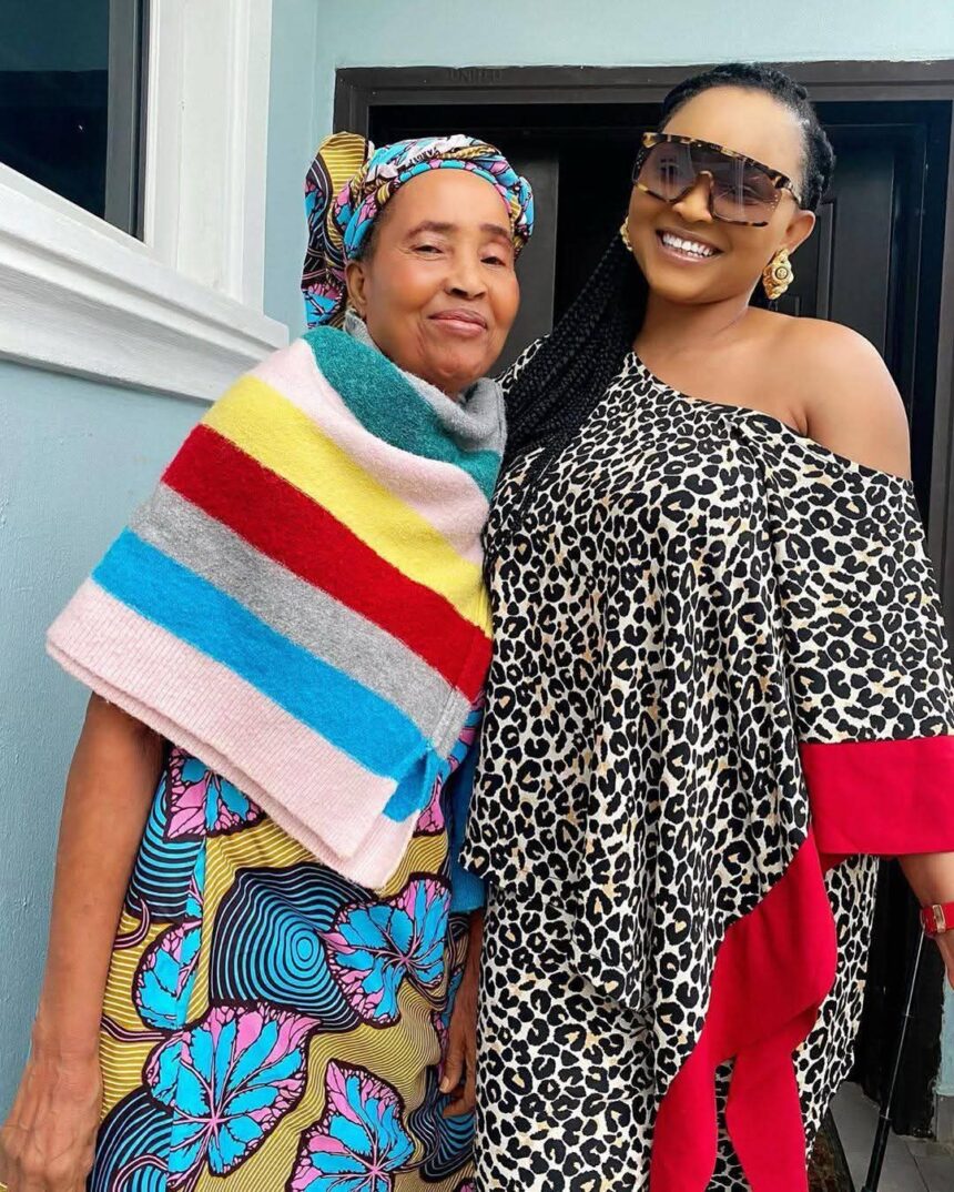 Actress Mercy Aigbe moúrns the passing of her mother.