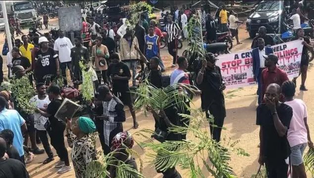 Angry Benue Youths Barricade Highway With Five Corpses Of Armed Herdsmen Victims