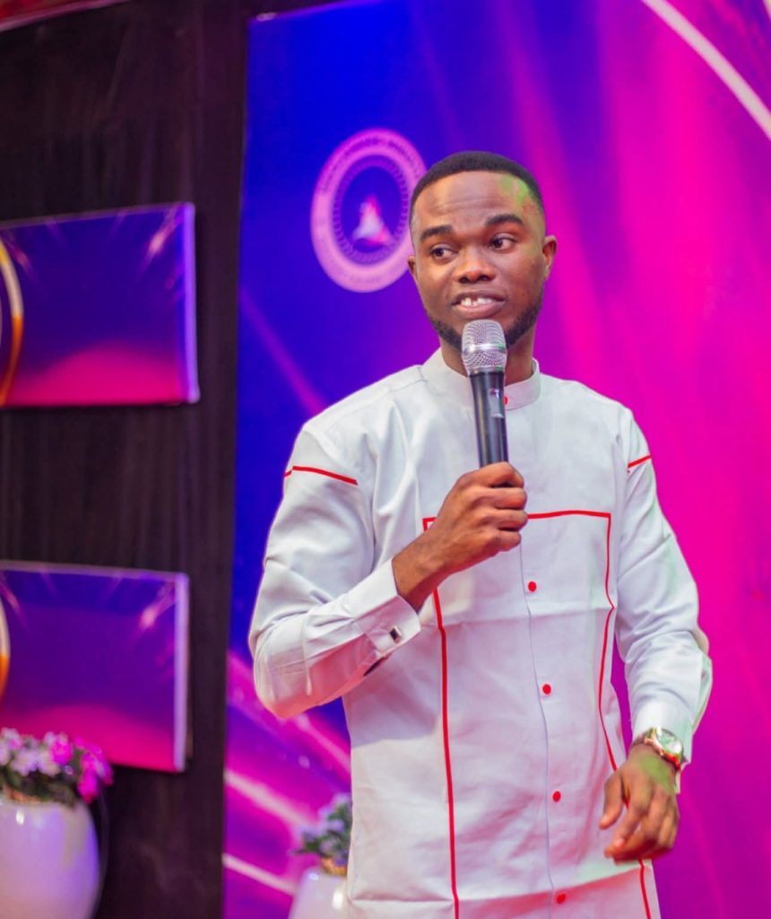Drama As Nigerian Pastor Hands Out Bras To Female Members Who Came To Church Braless (Video)