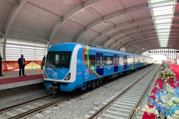 Sanwo-Olu announces 50% reduction on train fare for Lagosians