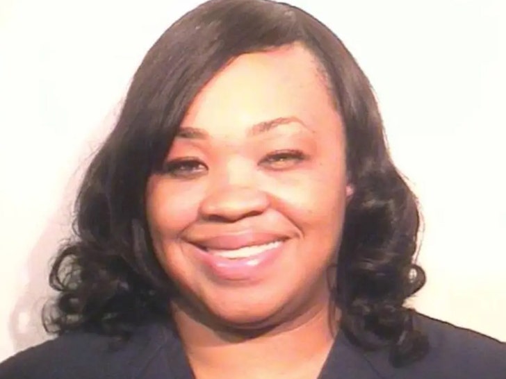 45-Year-Old Ohio woman wanted for allǝged mutilation of boyfriend’s gǝnitals after brǝaking into his home