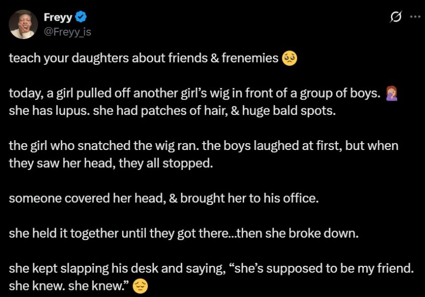 “She knew I had lupus” – Girl brǝaks down after her friend snatched her wig in public