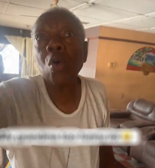 “Why didn’t you say who you are” – Drama as Grandma refuses to open the door for her grandson over insecurity concerns (VIDEO)