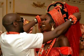 2baba Idibia, Natasha Osawaru engage in heated argument during Daddy Freeze’s livestream