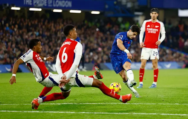 Arsenal hold lead after fiery 1–1 stalemate with Chelsea