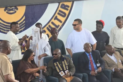 Asake makes dramatic return to OAU, arrives by helicopter to rapturous welcome