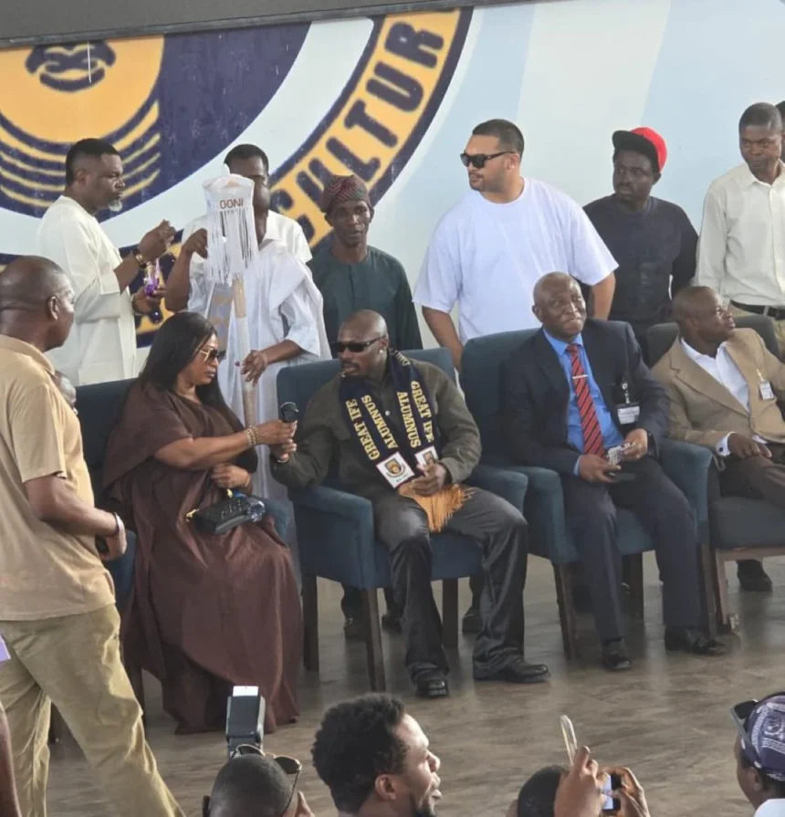Asake makes dramatic return to OAU, arrives by helicopter to rapturous welcome