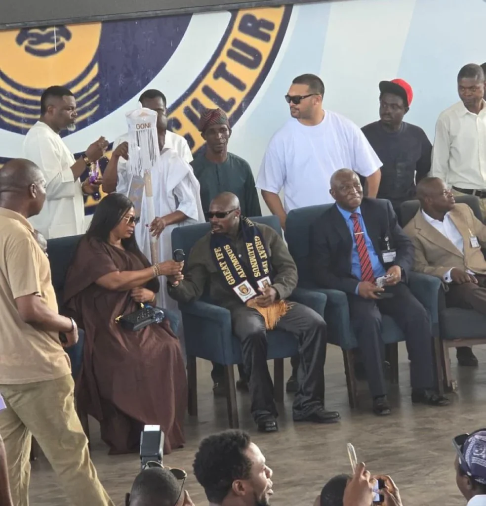 Asake makes dramatic return to OAU, arrives by helicopter to rapturous welcome
