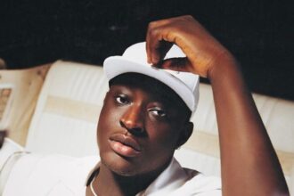 Carter Efe in shock as Wizkid gifts him moments after Davido leaves livestream