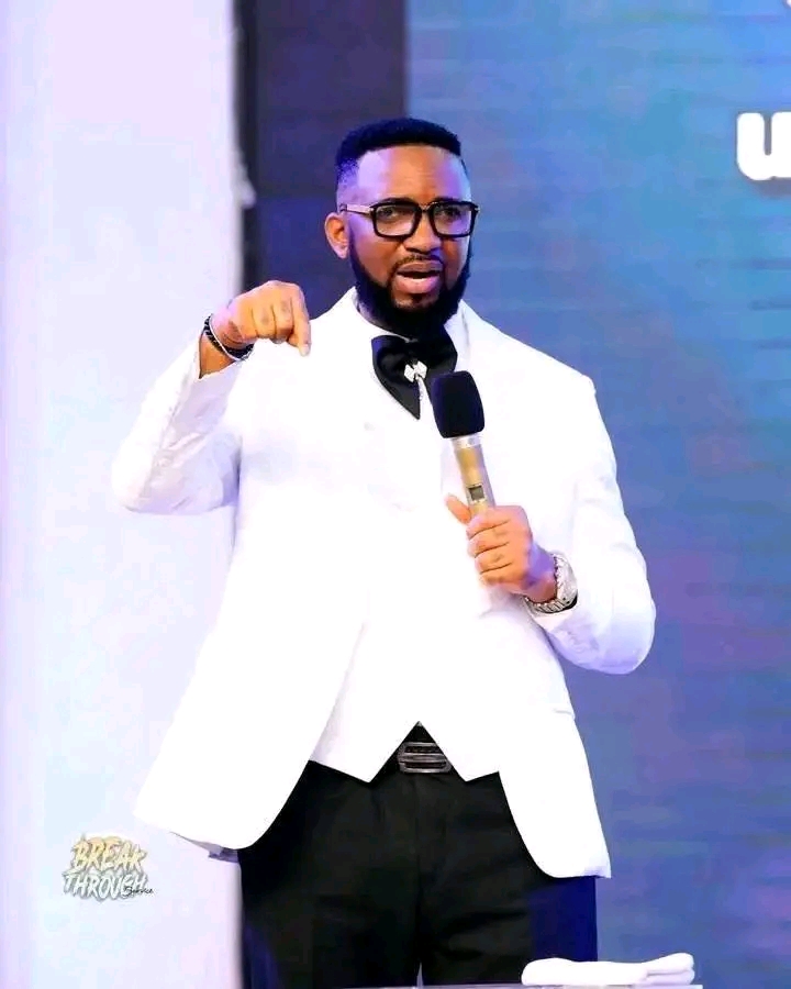 “He did it”- Verydarkman exposes Chris Okafor after bringing daughter on pulpit to testify