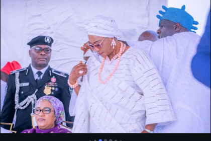 “I give you 5 mins” – Gov Adeleke’s wife sends ‘unexpected’ message to Remi Tinubu amid viral clash with husband