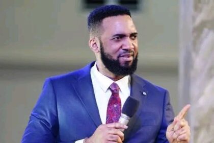 “If I be a man of God”- Moment Pastor Chris Okafor renders elderly woman blind for 10 minutes