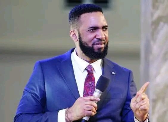 “If I be a man of God”- Moment Pastor Chris Okafor renders elderly woman blind for 10 minutes