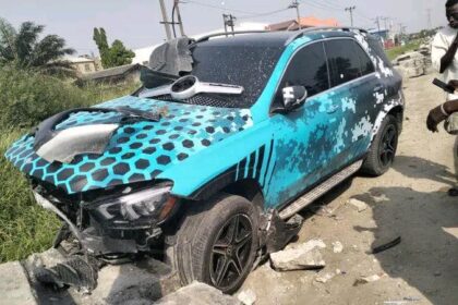 “It’s not proper”- Man shares what he saw people doing to Peller’s Mercedes Benz