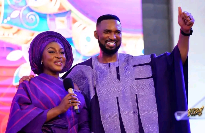 Lady who attended Chris Okafor’s church shares heartwarming moment between clergyman and his wife