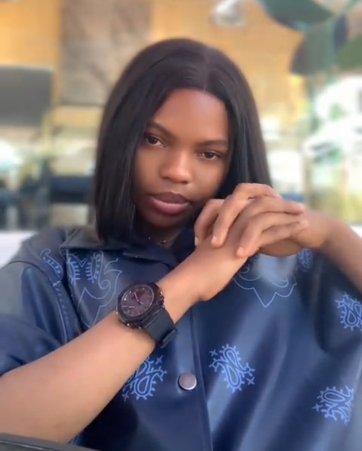 Man sends girlfriend N35K for Christmas hair, gives her strict instructions