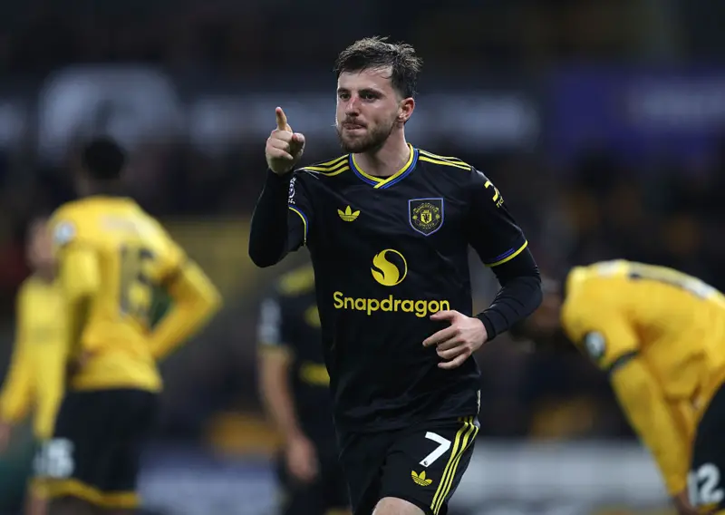 Man Utd hit 4 as Wolves’ crisis deepens