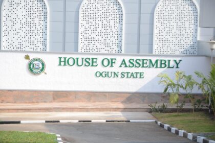 Ogun Assembly orders TRACE to address indiscriminate parking under Kuto Bridge