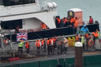 Over 800 migrants cross channel in December record