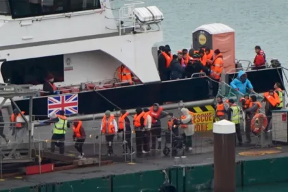 Over 800 migrants cross channel in December record