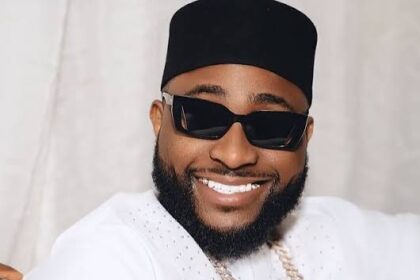 “That’s why I respect Wizkid” – Lady berates Davido over livestream with Carter Efe