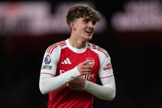 Dowman urged to leave Arsenal immediately