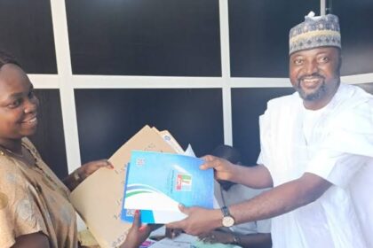 APC Aspirant, Tom Garba, Submits  Nomination Forms In Kaduna