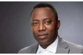 ‘Free Sowore now’ – Protesters storm Federal High Court Abuja [VIDEO]