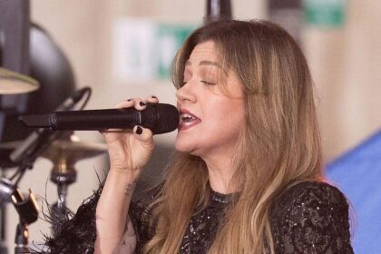 Insider Reveals Kelly Clarkson Was ‘Going Off Script’ More Than NBC Wanted