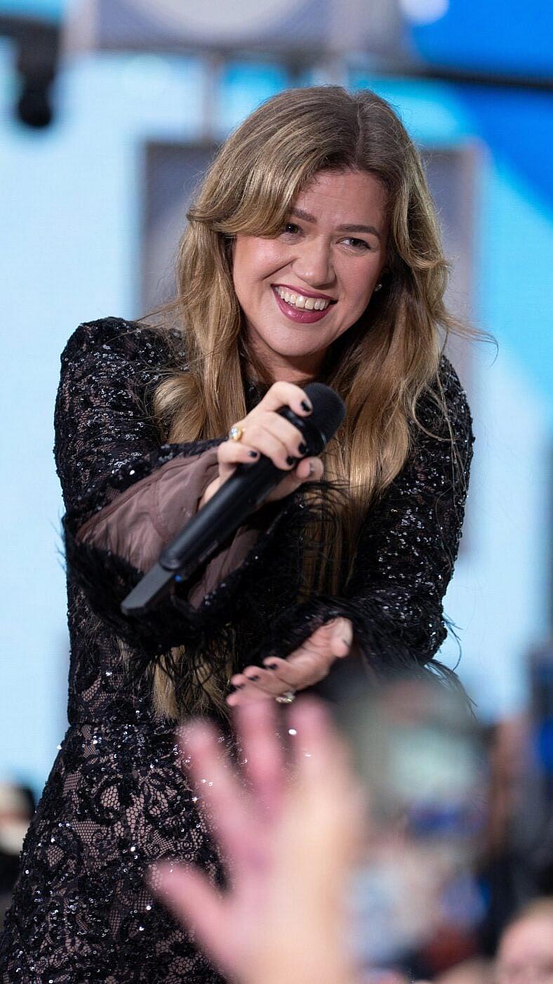 Kelly Clarkson Opens Up About Love Life In Rare Confession About ‘The Hardest Part’