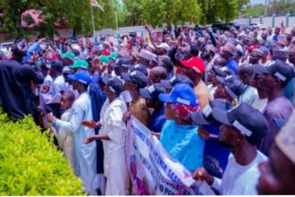 Over 10,000 ADC, PDP members defect to APC in Kebbi