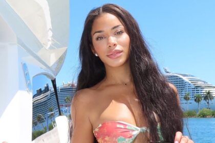 Amaya Espinal Debuts Teal Hair In Hot Swimsuit Pics: ‘Obsessed’