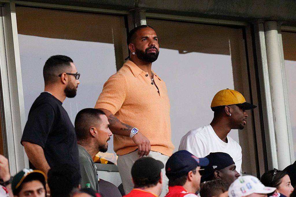 Barking & Porn Stars: Here Are The Top Moments From Drake's 20-v-1 Stream